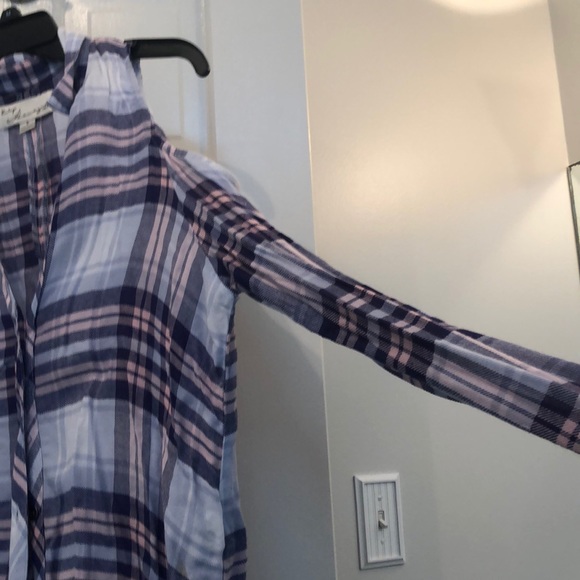 Vintage Havana Small plaid peek a boo shoulder top - Picture 2 of 4